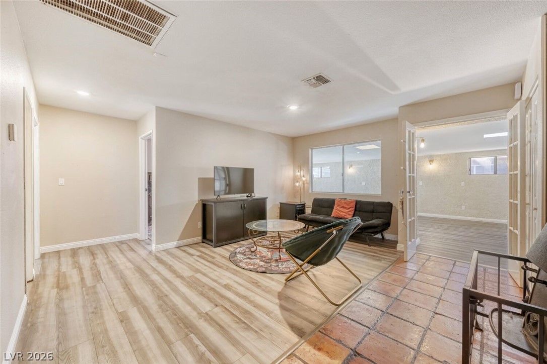 325 W Rochell Drive