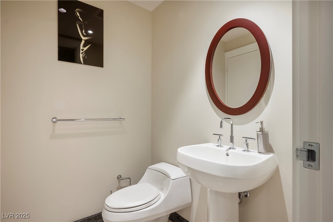 Las Vegas, Nevada 89109, United States, 2 Bedrooms Bedrooms, ,3 BathroomsBathrooms,Residential,Active,257020