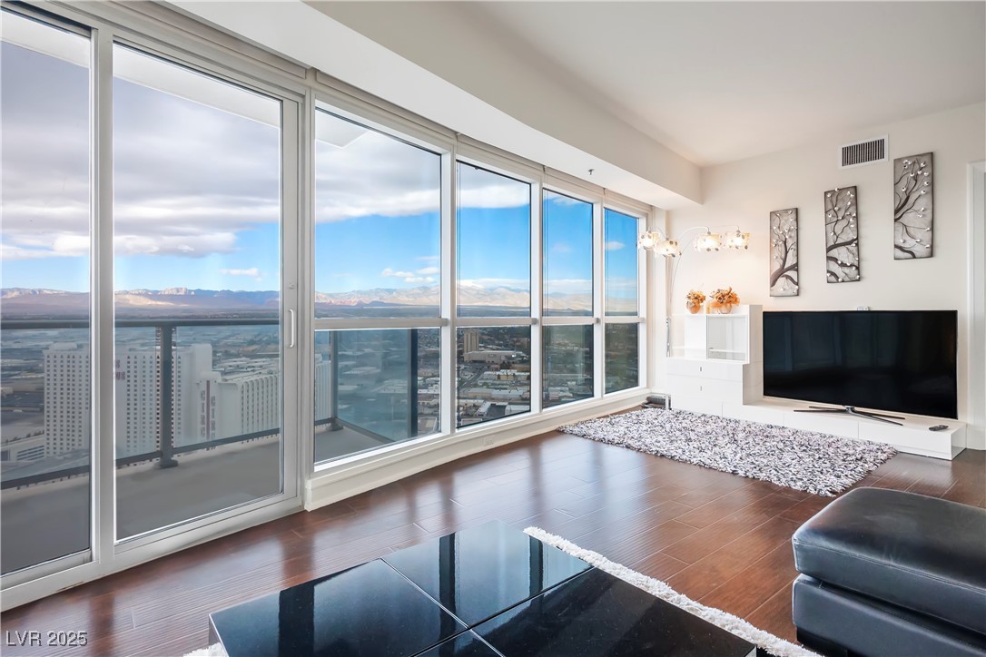 Las Vegas, Nevada 89109, United States, 2 Bedrooms Bedrooms, ,3 BathroomsBathrooms,Residential,Active,257020