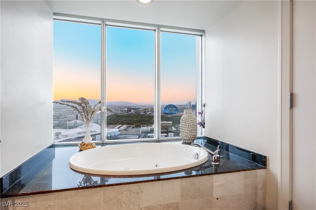 Las Vegas, Nevada 89109, United States, 2 Bedrooms Bedrooms, ,3 BathroomsBathrooms,Residential,Active,257020