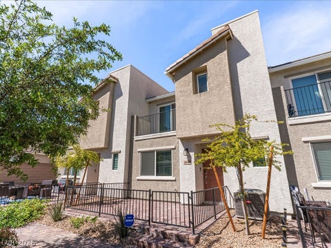 Townhouse For Sale - 2665 Scorch Red Court<br/> Clark County, North Las Vegas, NV 89086