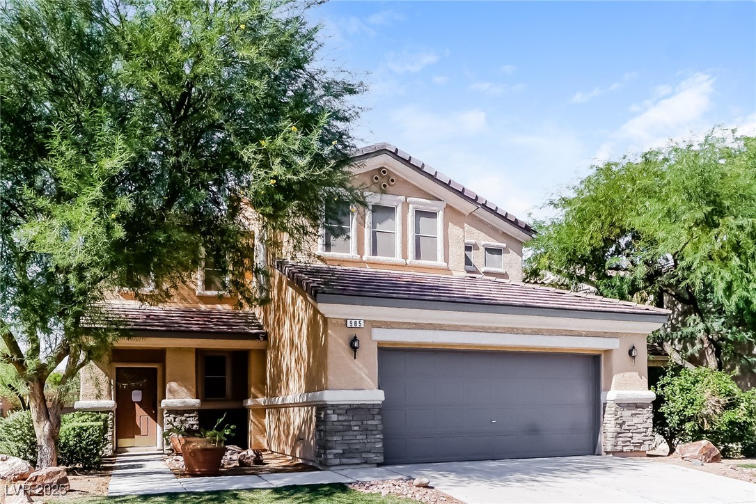 985 Crescent Falls Street