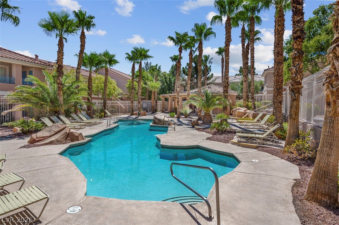 353 Amber Pine Street 203