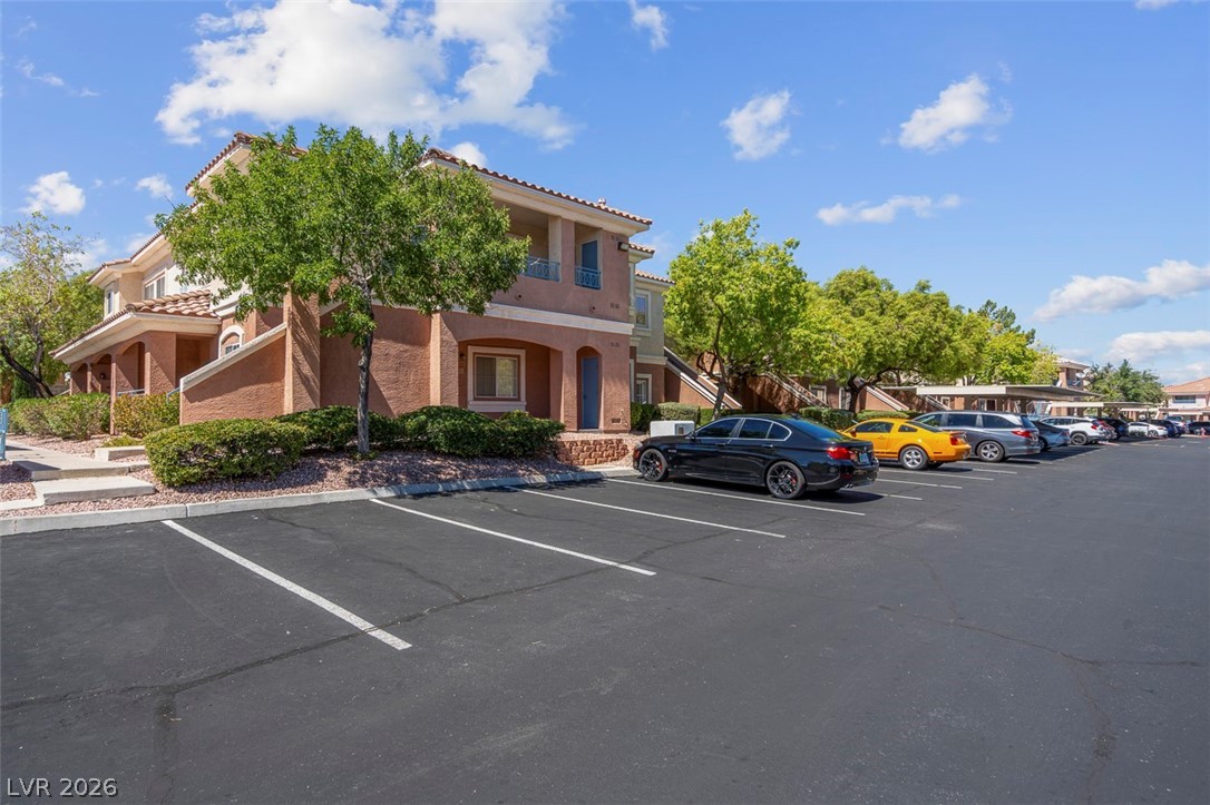 353 Amber Pine Street 203