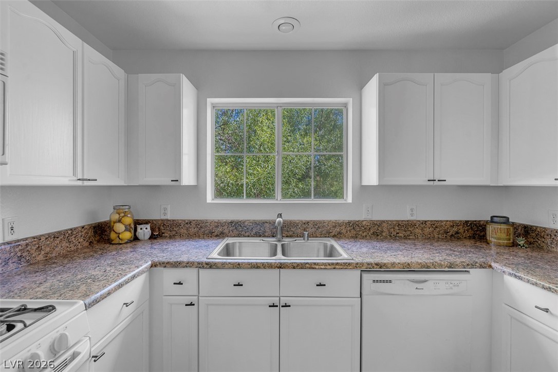 353 Amber Pine Street 203