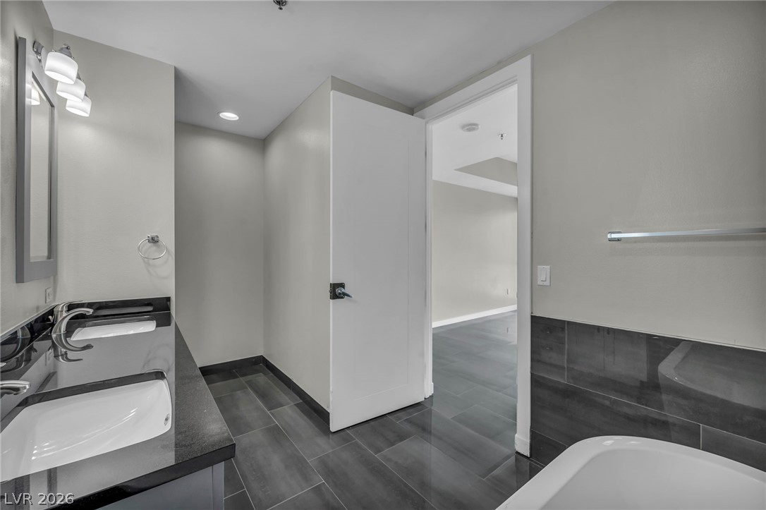 4525 Dean Martin Drive 2903