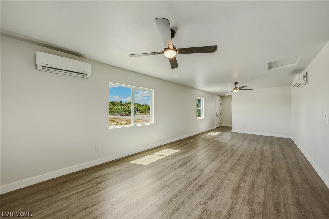 1670 W Windsong Lane