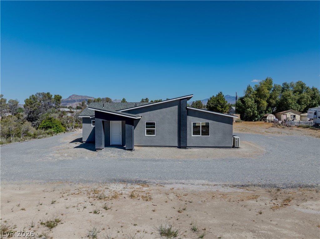 1670 W Windsong Lane