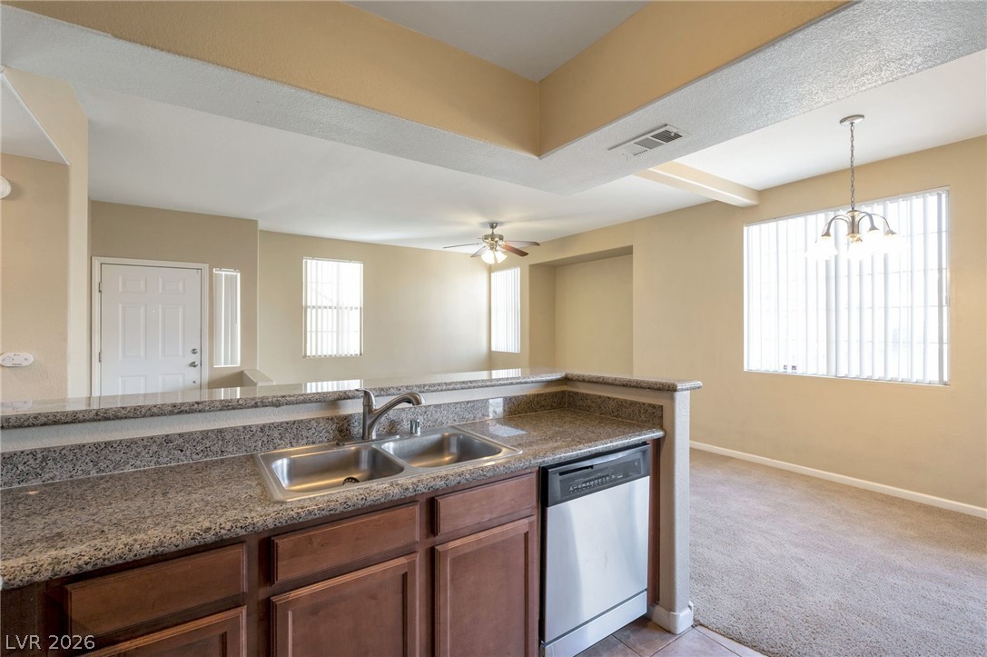 1704 Queen Victoria Street 102