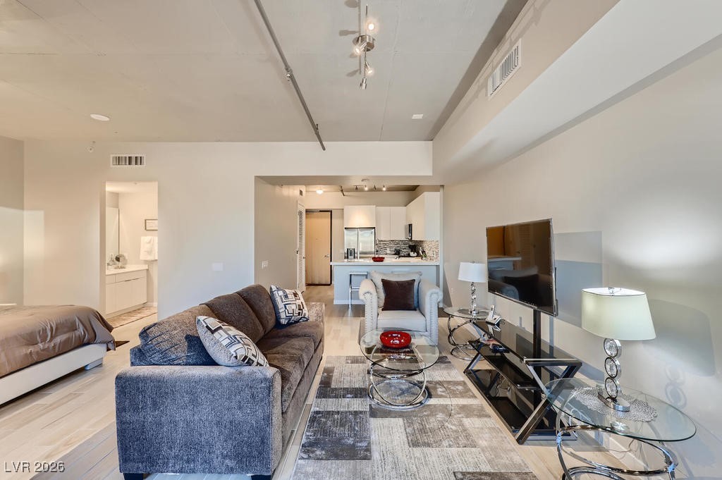 353 E Bonneville Avenue 805