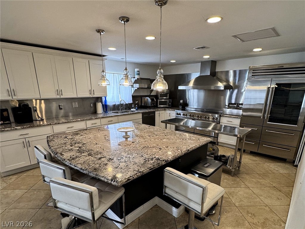 2682 Topaz Square