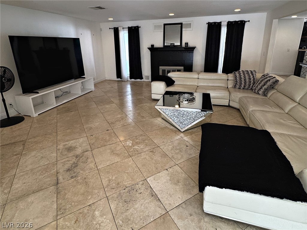 2682 Topaz Square