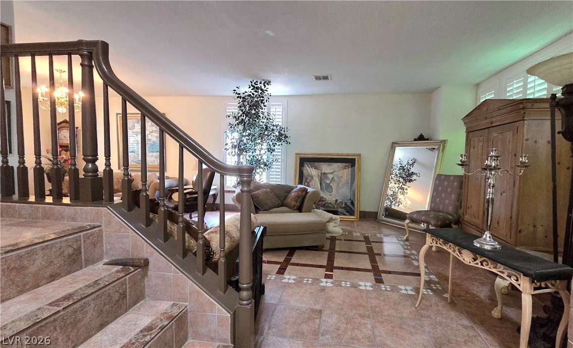 884 E E. Robindale Road