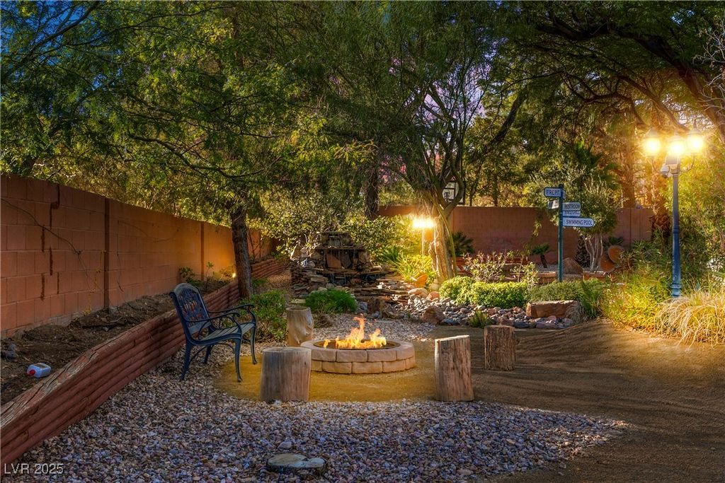 Photo of 2631 S Buffalo Drive, Las Vegas, NV 89117 (MLS # 2735736)