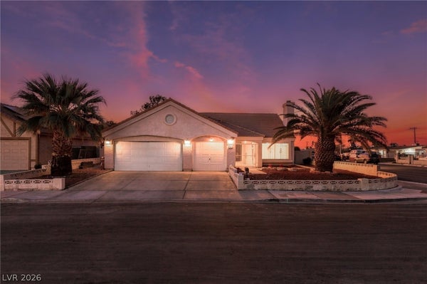 901 SHIFTING SANDS DR, LAS VEGAS, NV 89108 - Image df789e0d88b1d23c8f4b8a236b69ca9e/368360494
