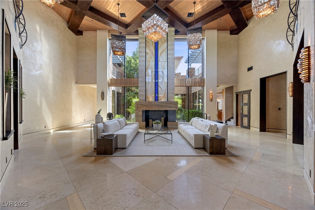 Properties 3 11 Golden Sunray Lane