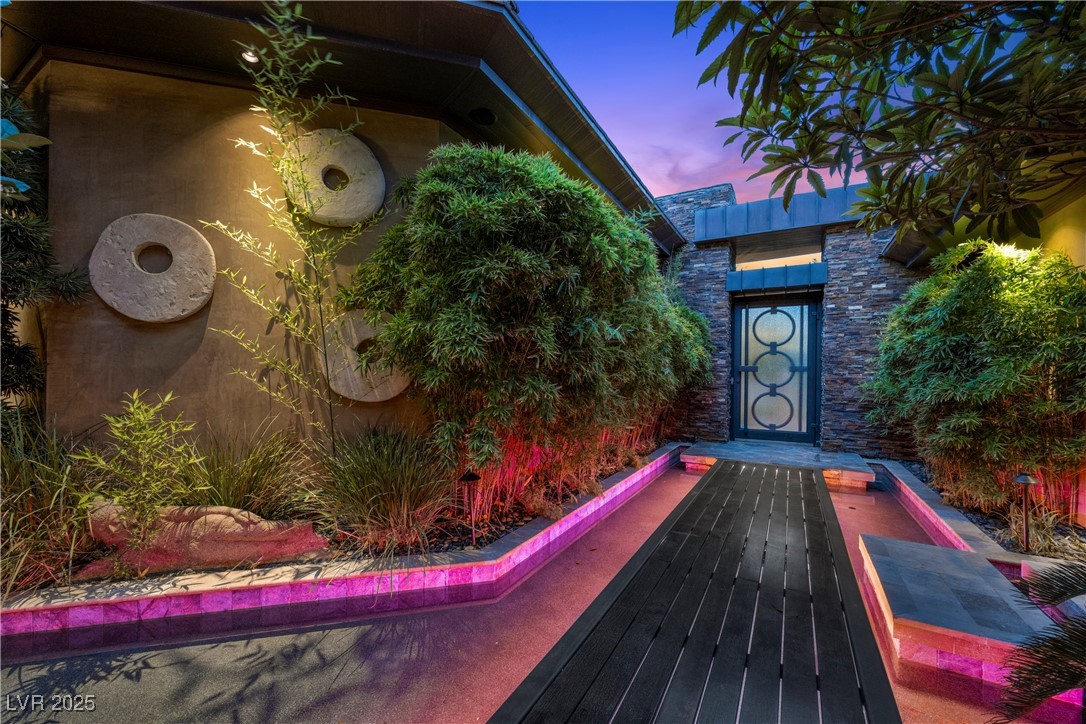 Properties 2 11 Golden Sunray Lane