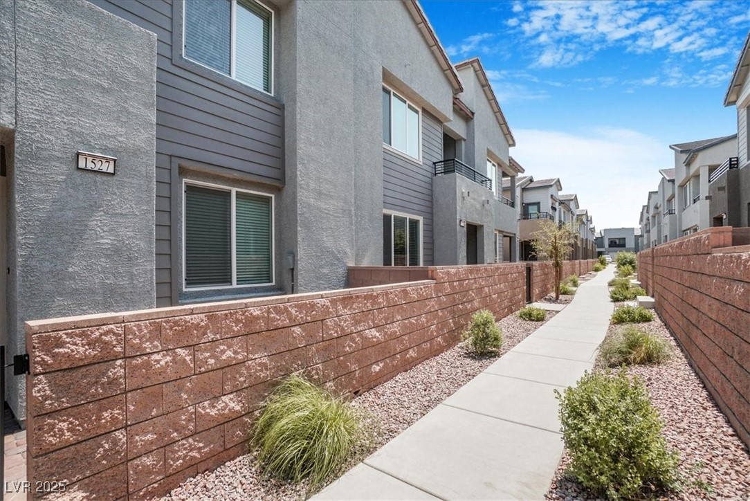 1529 Eva Crossing Place