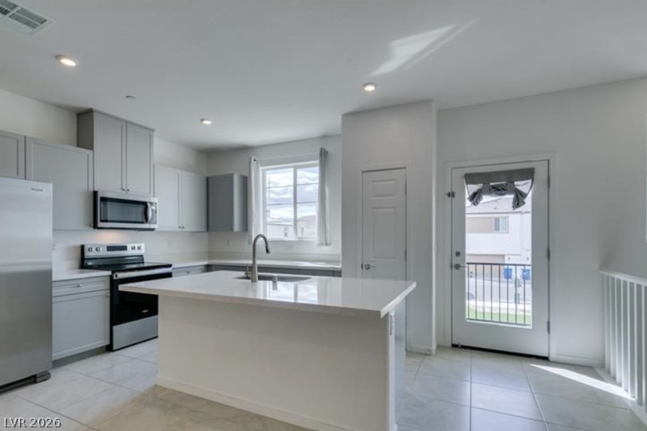 5639 Beguiling Falls Street