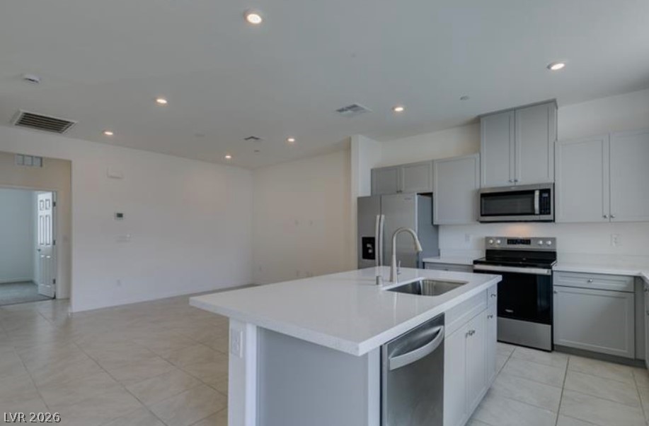 5639 Beguiling Falls Street