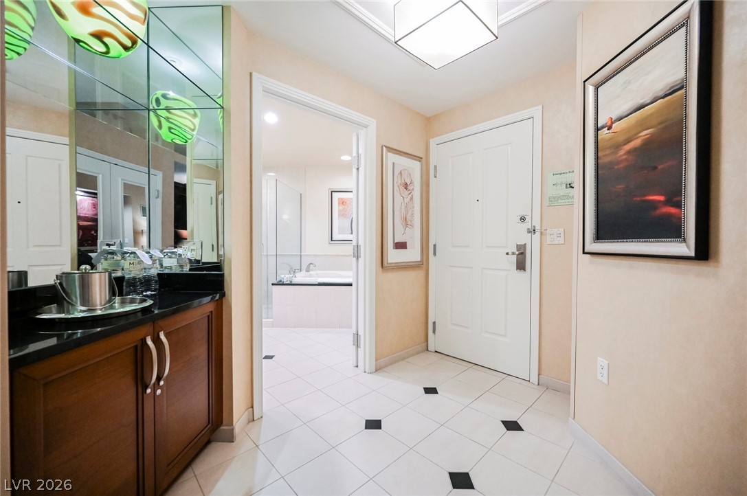 135 E HARMON Avenue 703