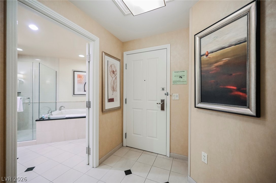 135 E HARMON Avenue 703