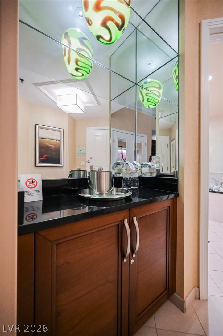 135 E HARMON Avenue 703
