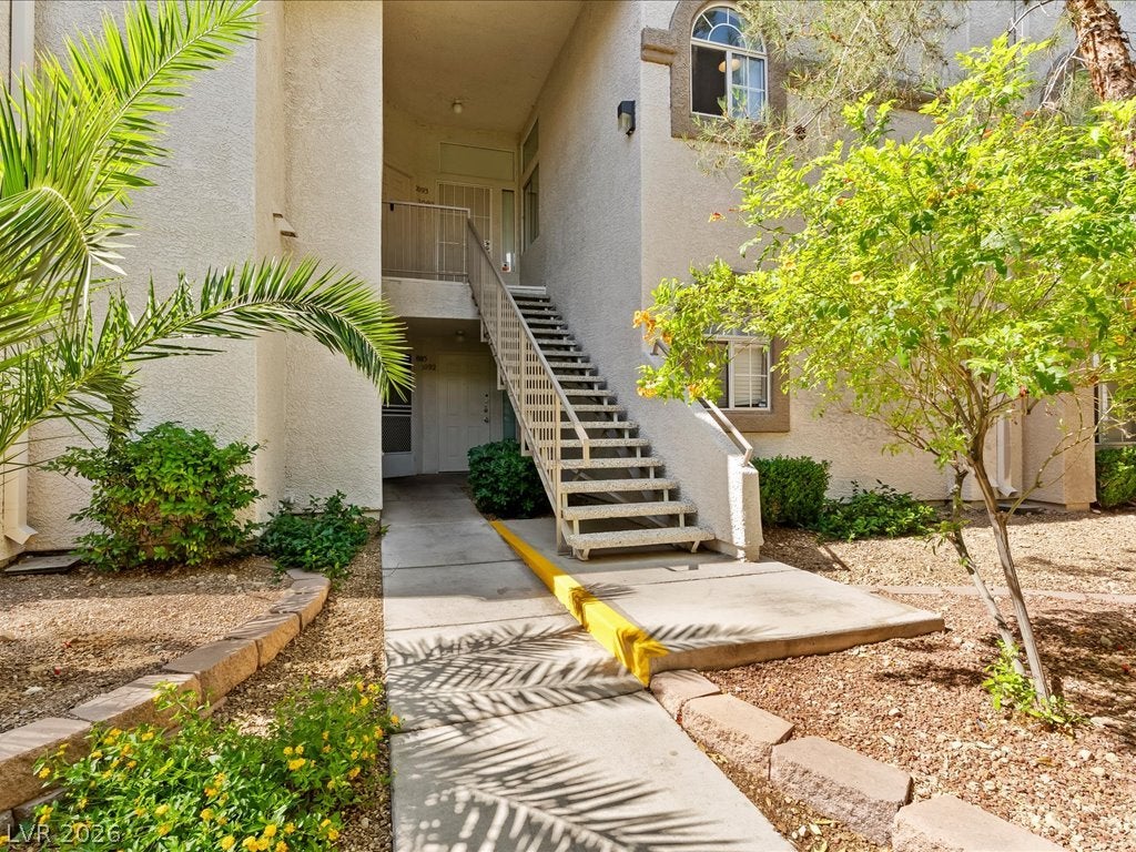3125 N Buffalo Drive 2092