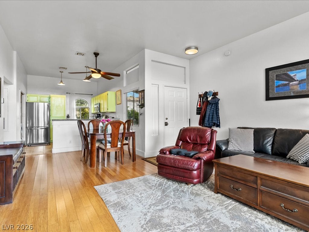 3125 N Buffalo Drive 2092