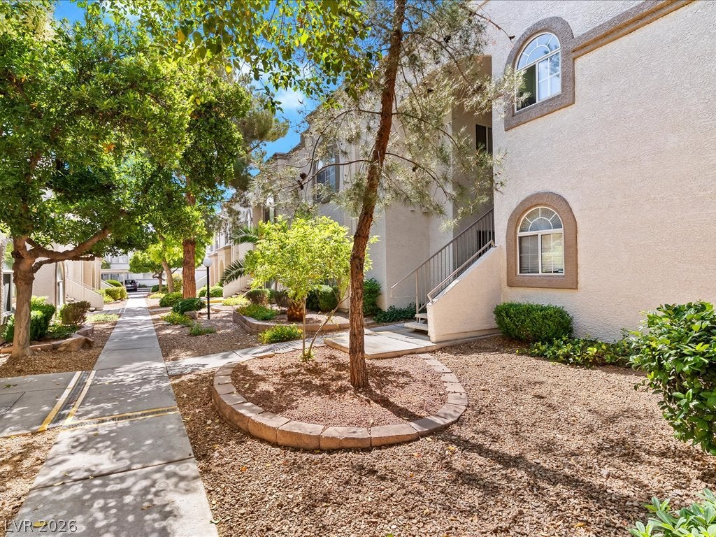 3125 N Buffalo Drive 2092