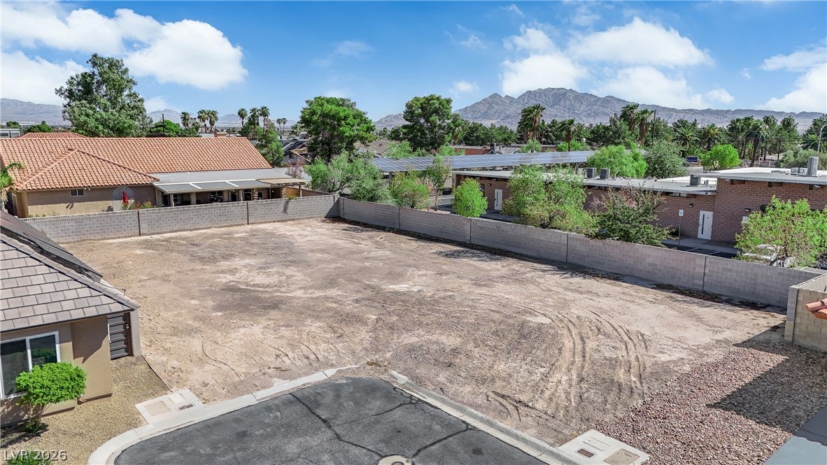 3742 Canary Palm Court