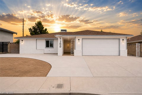 Homes For Sale - 7100 Raincloud Drive<br/> Clark County, Las Vegas, NV 89145
