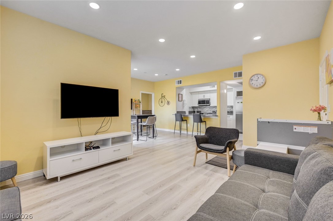 8000 Badura Avenue 1035