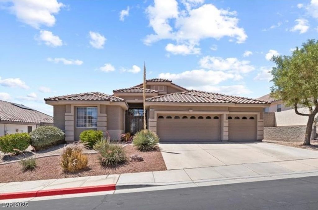 Photo of 3088 Evening Mist Avenue, Henderson, NV 89052 (MLS # 2691699)
