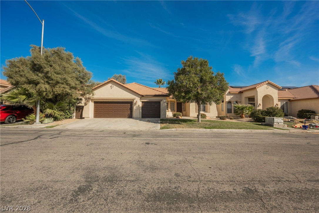 5004 Wayfaring Tree Avenue