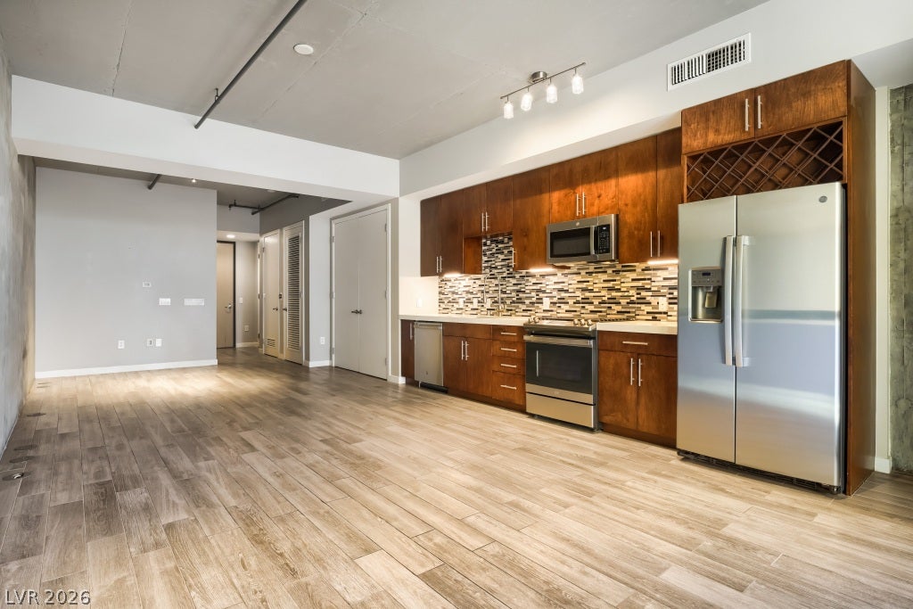 353 E Bonneville Avenue 253