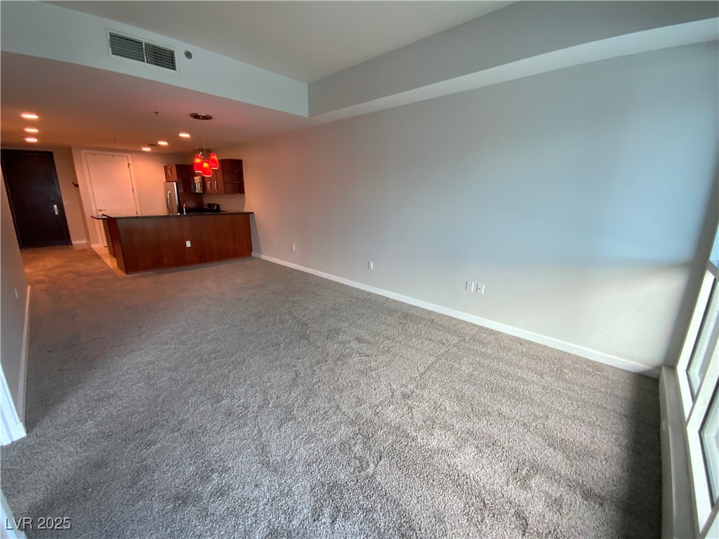 4525 Dean Martin Drive 911