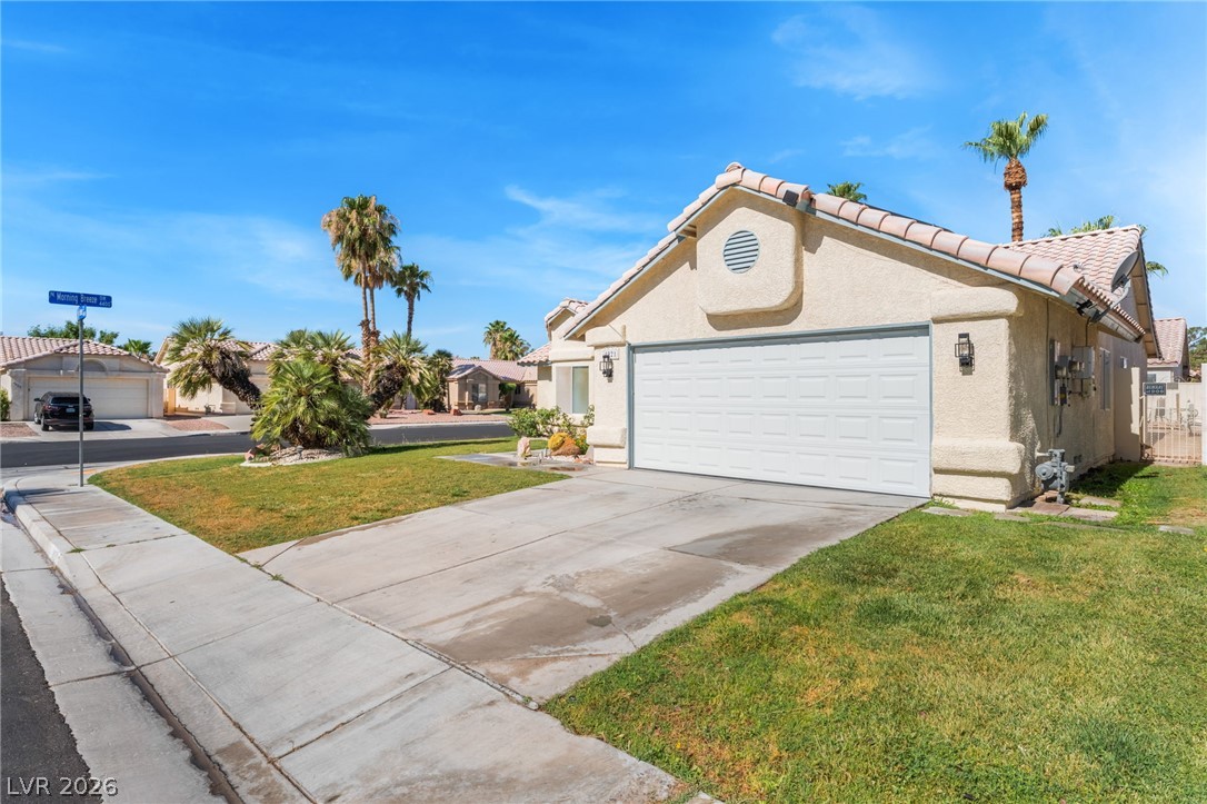 4921 Country Breeze Ct Court