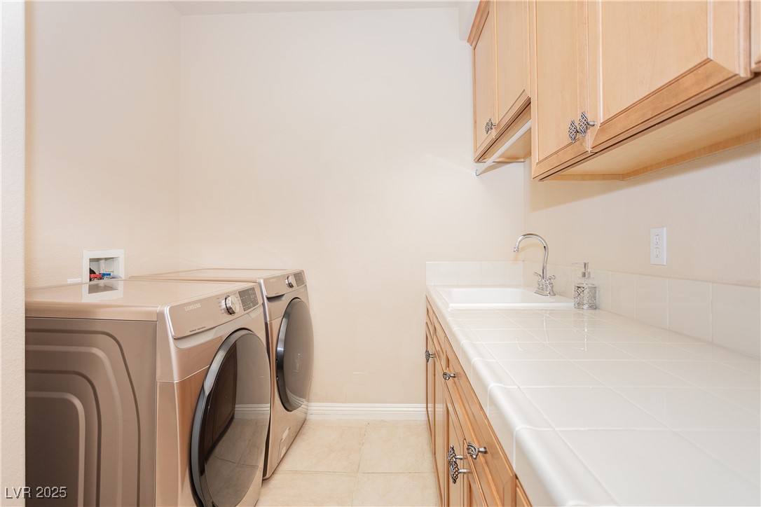 Las Vegas, Nevada 89141, United States, 5 Bedrooms Bedrooms, ,6 BathroomsBathrooms,Residential,Active,97659