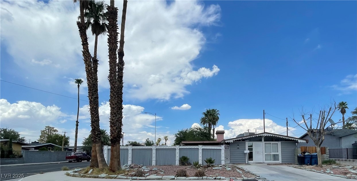 Las Vegas, Nevada 89107, United States, 3 Bedrooms Bedrooms, ,2 BathroomsBathrooms,Residential,Active,94144