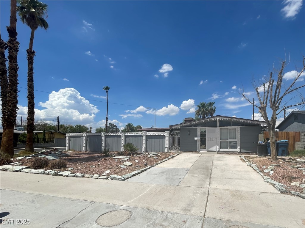 Las Vegas, Nevada 89107, United States, 3 Bedrooms Bedrooms, ,2 BathroomsBathrooms,Residential,Active,94144