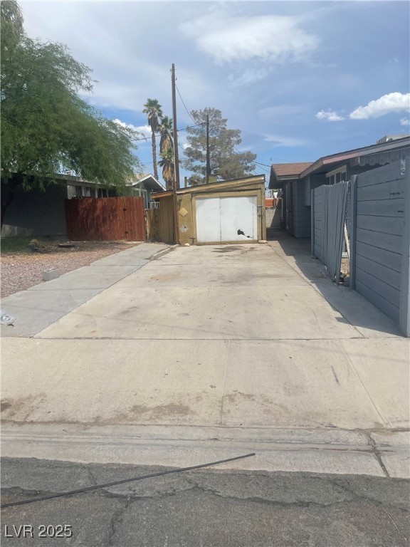 Las Vegas, Nevada 89107, United States, 3 Bedrooms Bedrooms, ,2 BathroomsBathrooms,Residential,Active,94144