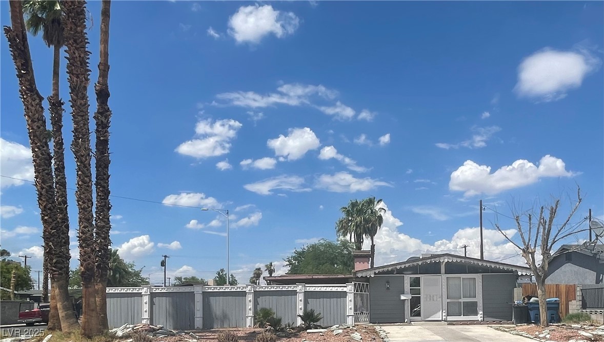 Las Vegas, Nevada 89107, United States, 3 Bedrooms Bedrooms, ,2 BathroomsBathrooms,Residential,Active,94144