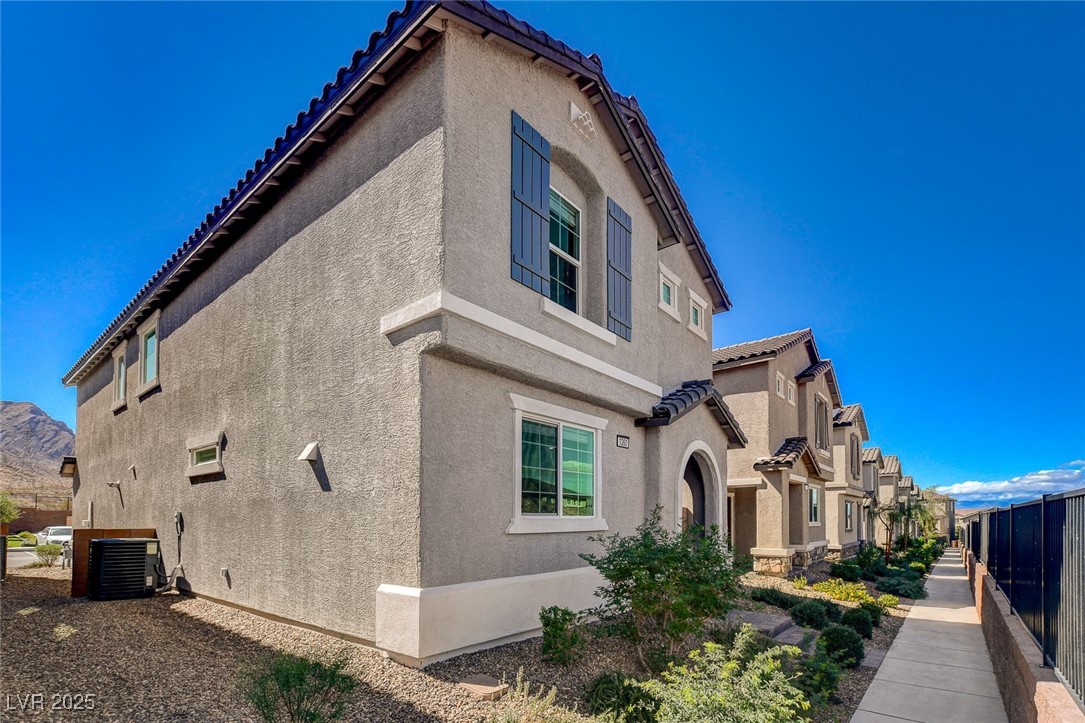 1360 Cerulean Avenue
