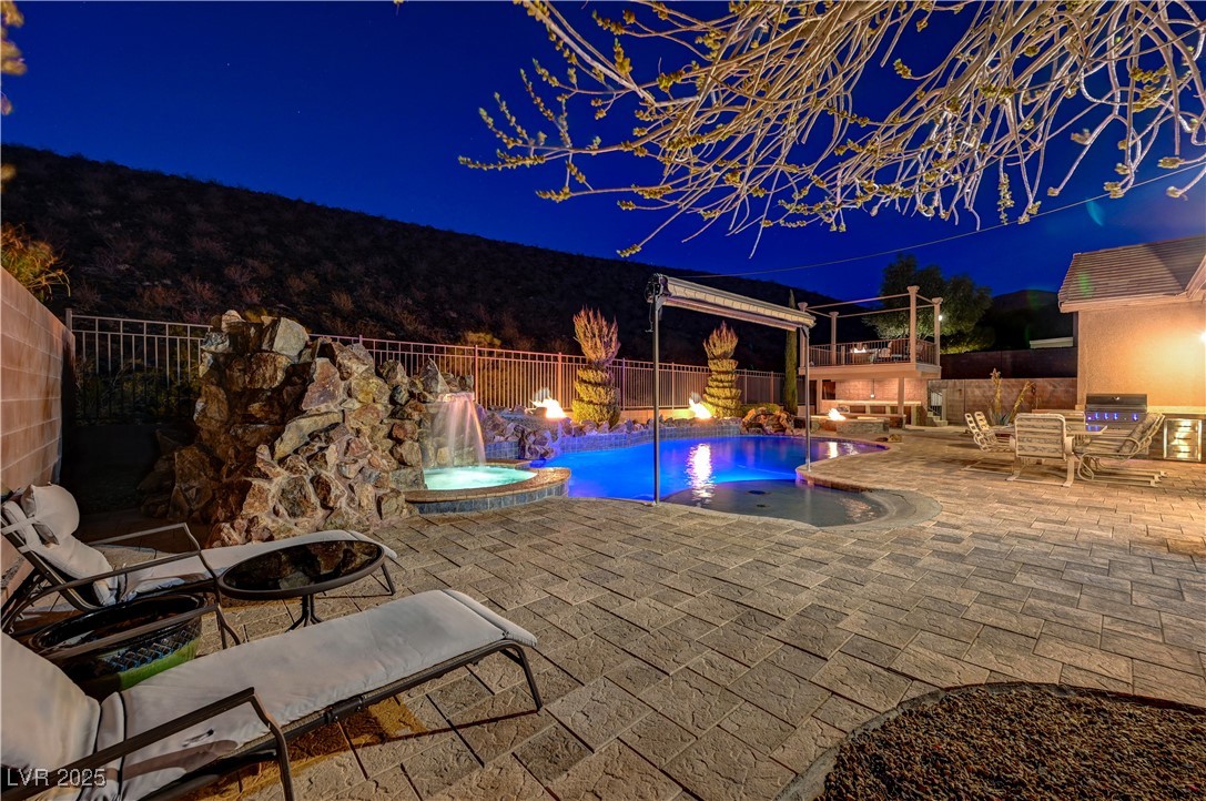 2124 Pont National Drive, Henderson, Nevada image 5