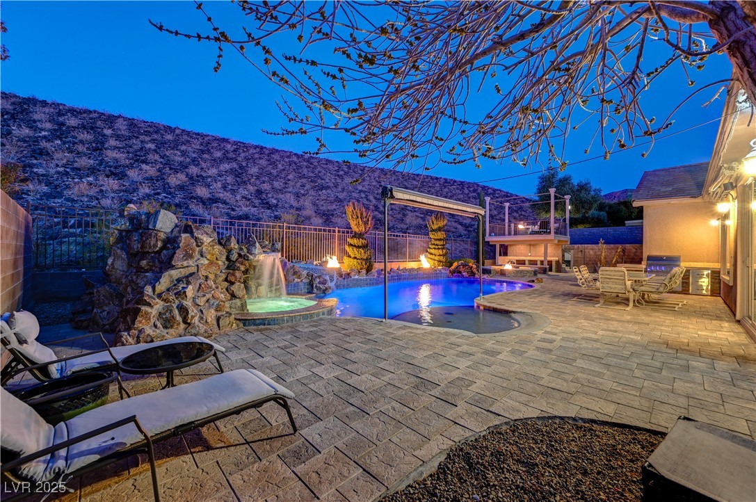 2124 Pont National Drive, Henderson, Nevada image 10