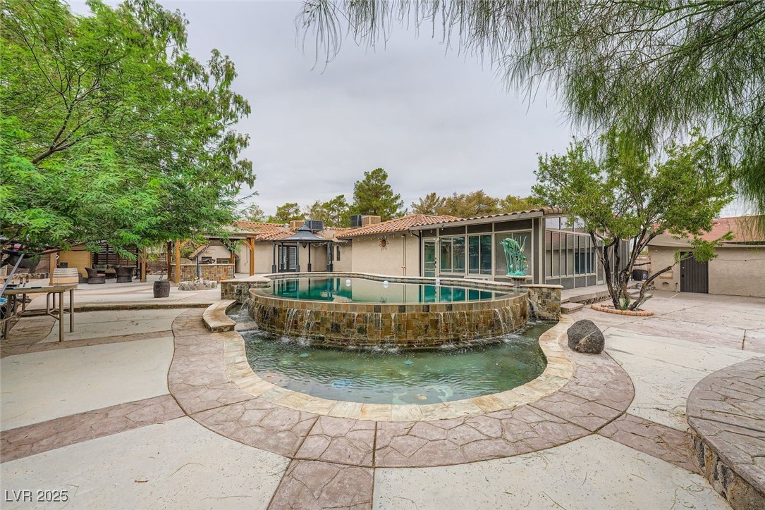 10410 La Cienega Street