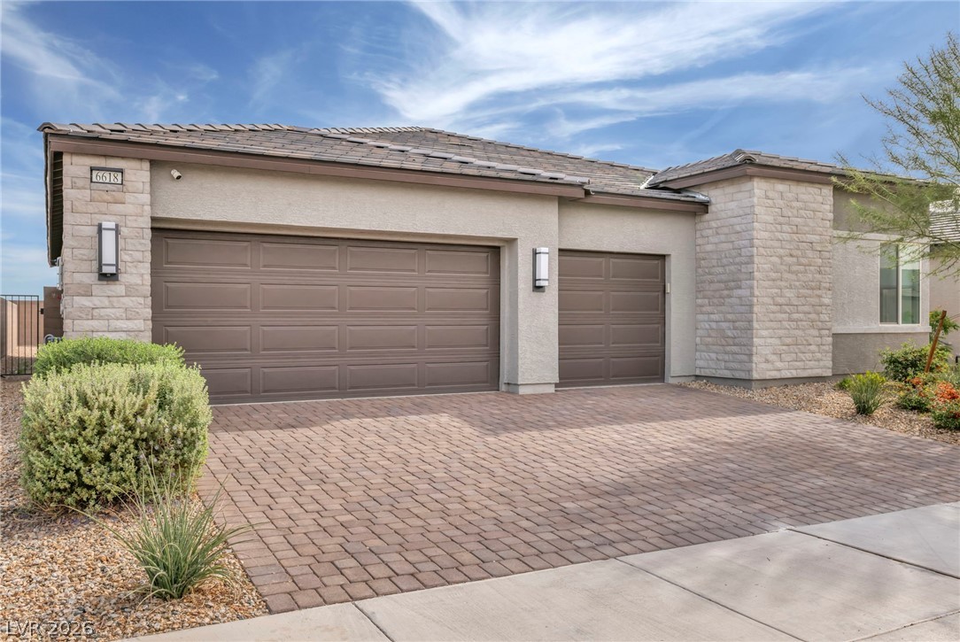 6618 N Palmer Estates Street