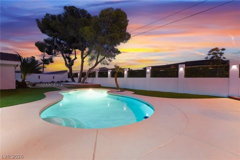 Photo of 611 E Fairway Road, Henderson, NV 89015 (MLS # 2767281)