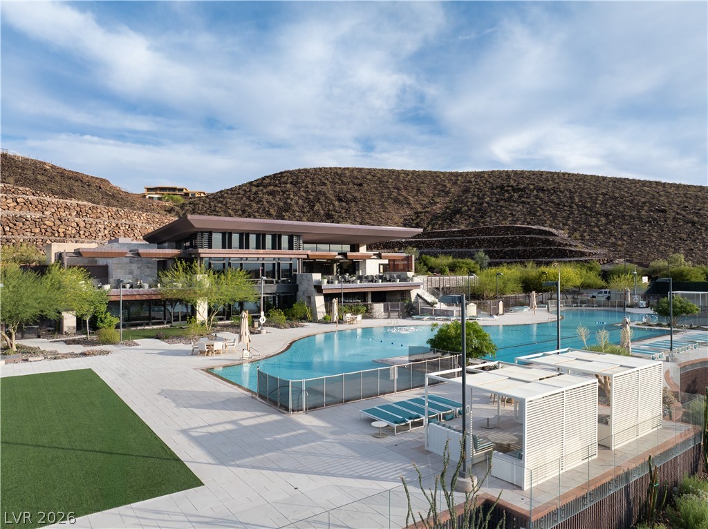 17 Sanctuary Peak Court